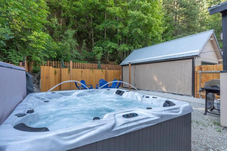 Close To Hiawatha Tr And Biking With Hot Tub Wallace Bagian luar foto